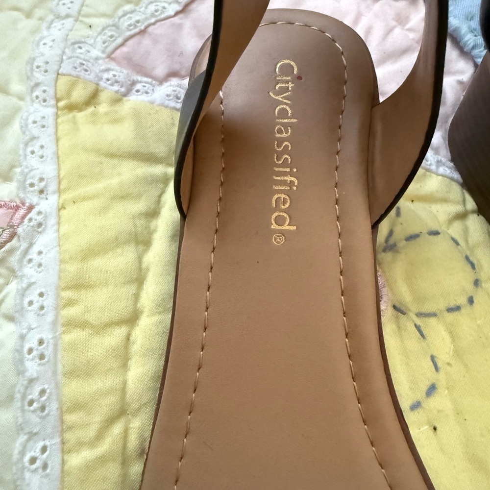 Cityclassified Black and Tan Sandals - Picture 3 of 3